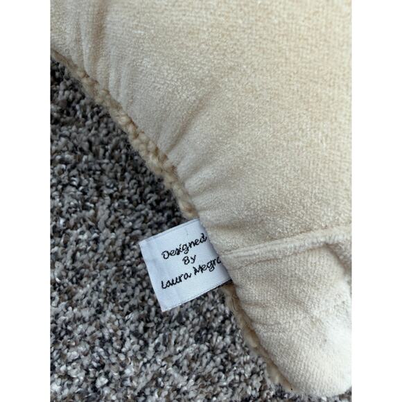 4 Corners Easter eggs hand hooked wool throw pillow - Picture 4 of 7